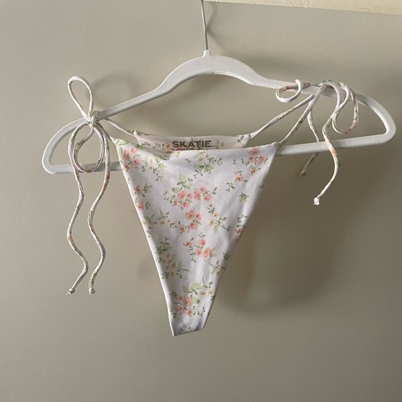 Skatie Elsa Bottom in Naples Size Medium - Picture 3 of 5